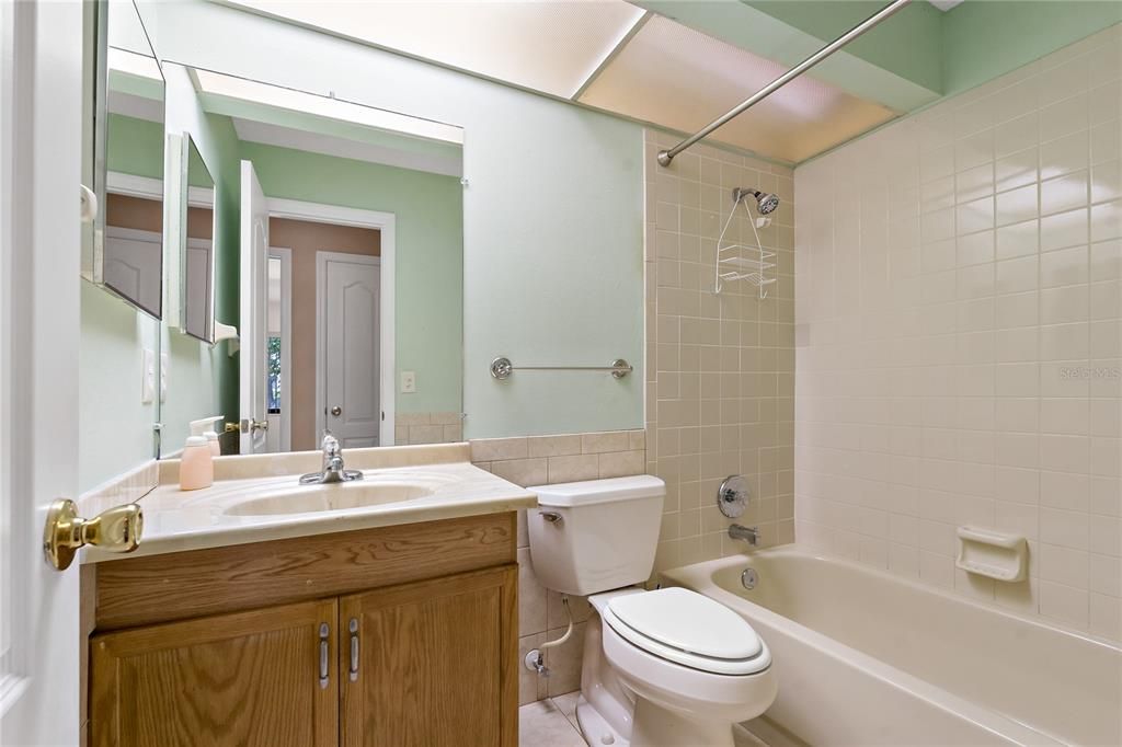 Activo con contrato: $149,900 (2 camas, 2 baños, 1211 Pies cuadrados)