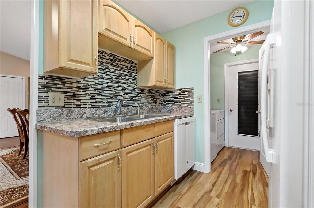 Activo con contrato: $149,900 (2 camas, 2 baños, 1211 Pies cuadrados)