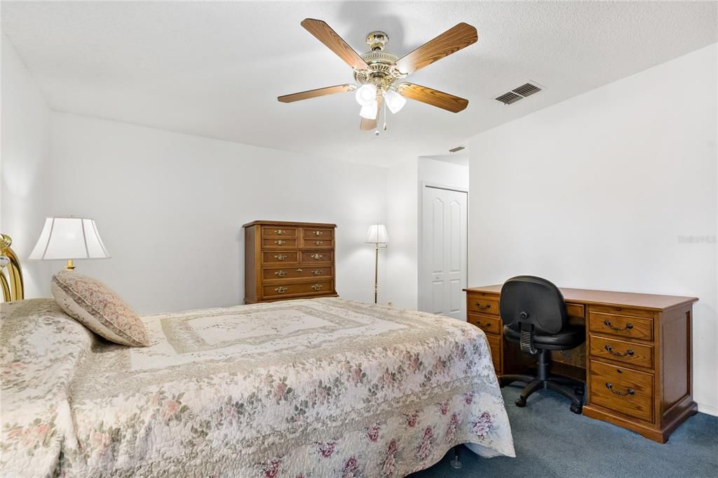 Activo con contrato: $149,900 (2 camas, 2 baños, 1211 Pies cuadrados)