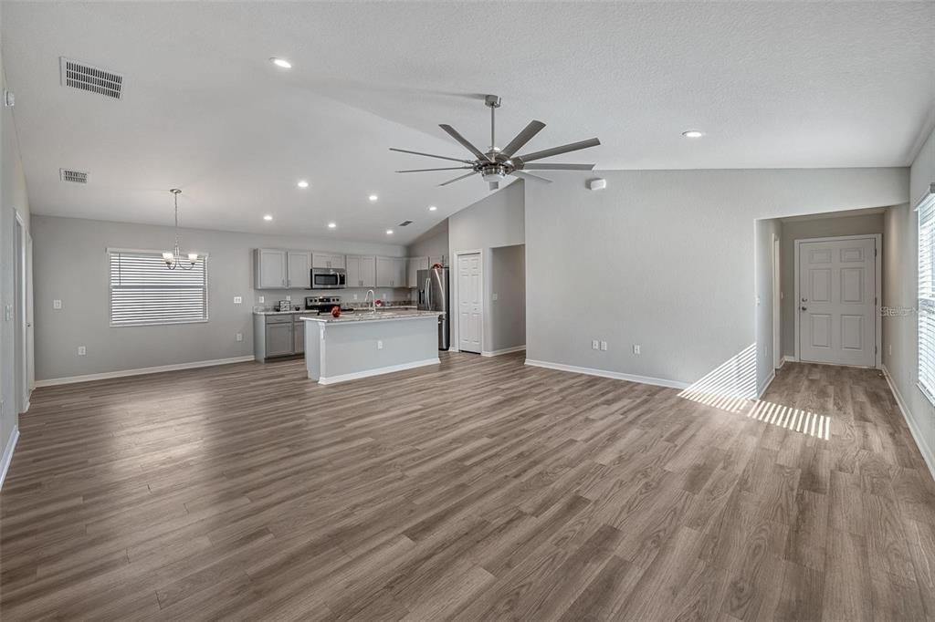 Под контрактом: $1,850 (3 спален, 2 ванн, 1513 Квадратных фут)