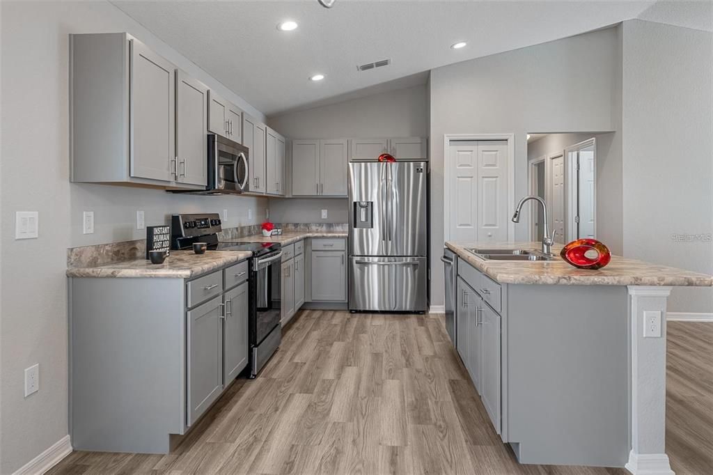 Под контрактом: $1,850 (3 спален, 2 ванн, 1513 Квадратных фут)