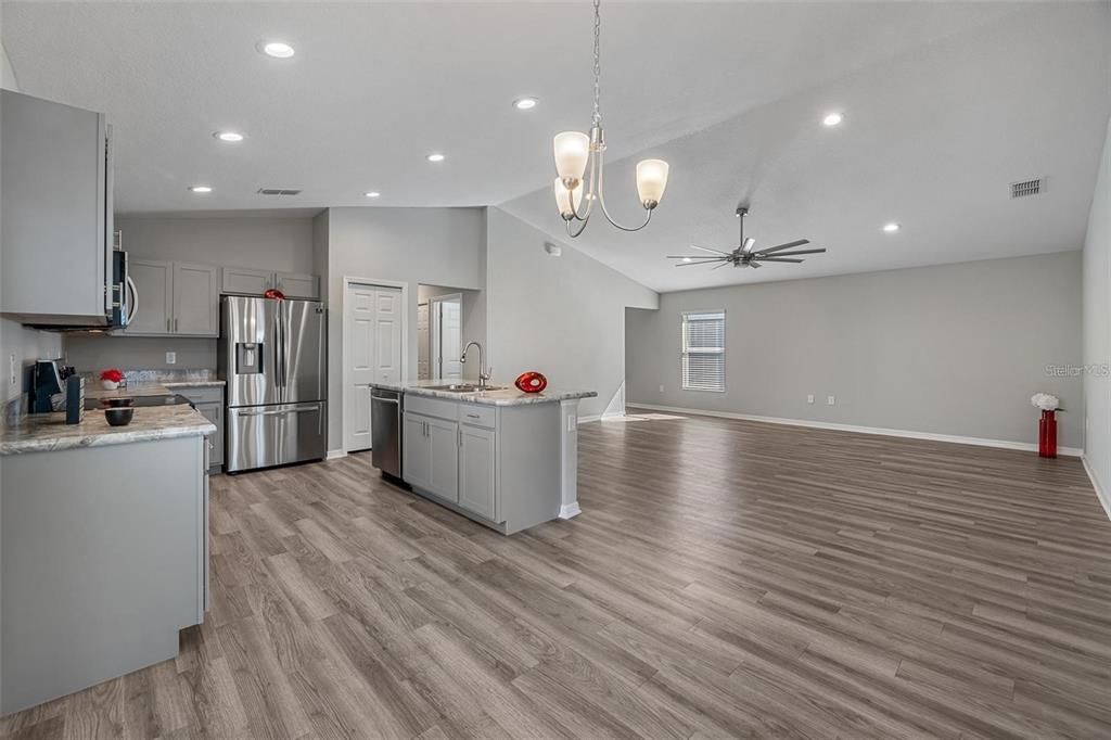 Под контрактом: $1,850 (3 спален, 2 ванн, 1513 Квадратных фут)