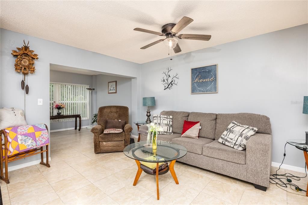For Sale: $230,000 (2 beds, 2 baths, 1096 Square Feet)