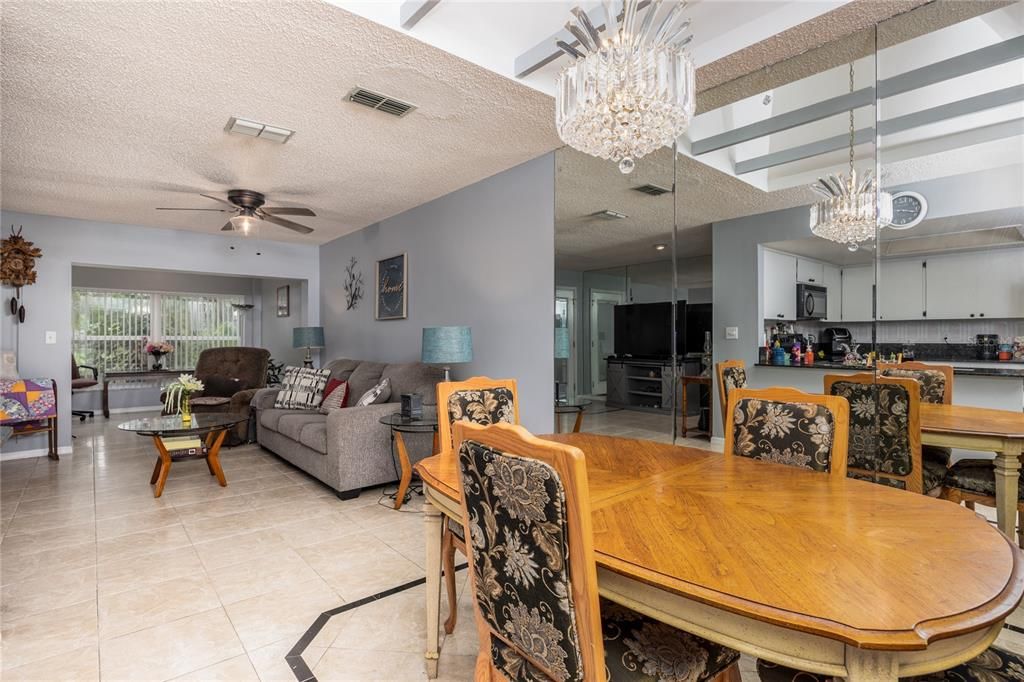 For Sale: $230,000 (2 beds, 2 baths, 1096 Square Feet)