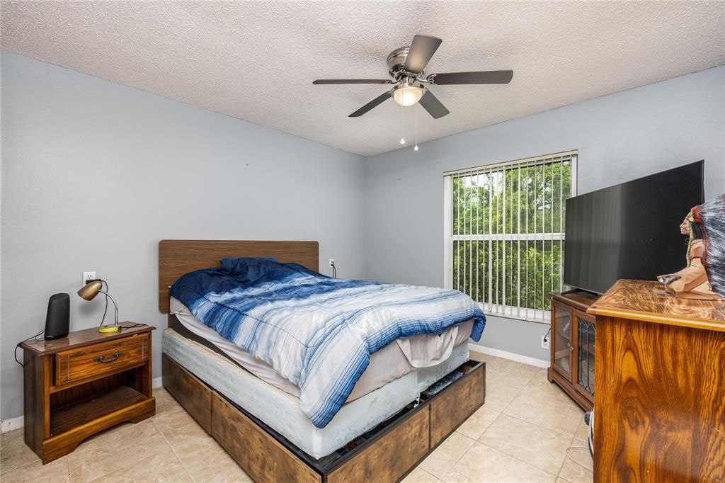 For Sale: $230,000 (2 beds, 2 baths, 1096 Square Feet)