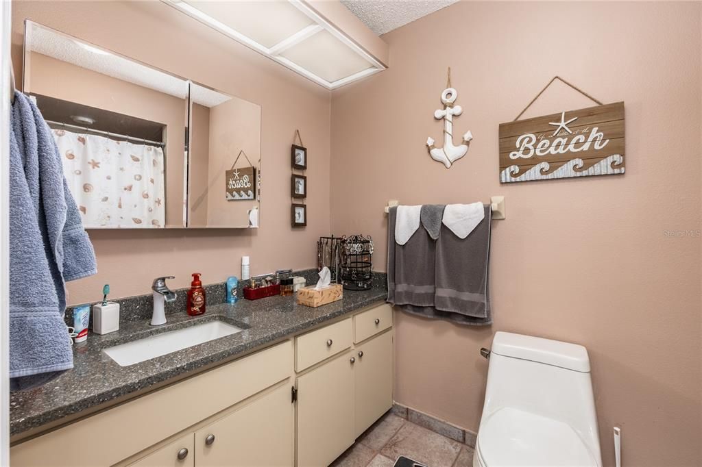 For Sale: $230,000 (2 beds, 2 baths, 1096 Square Feet)