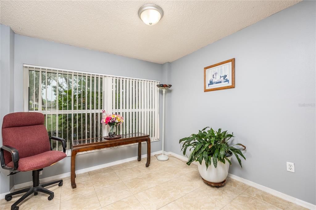 For Sale: $230,000 (2 beds, 2 baths, 1096 Square Feet)