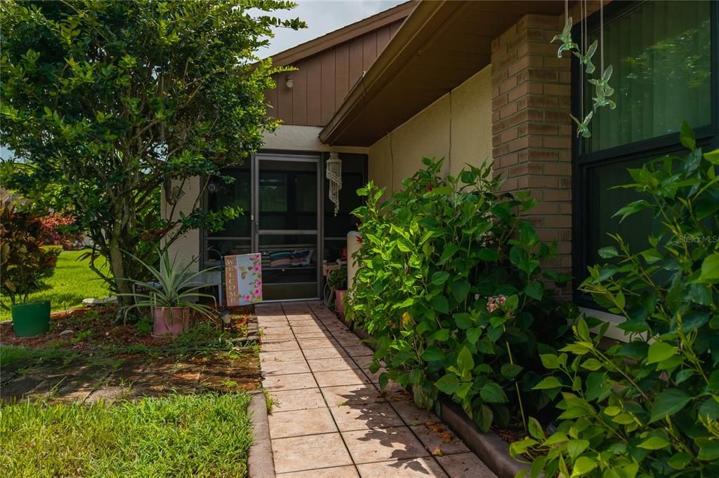 For Sale: $230,000 (2 beds, 2 baths, 1096 Square Feet)