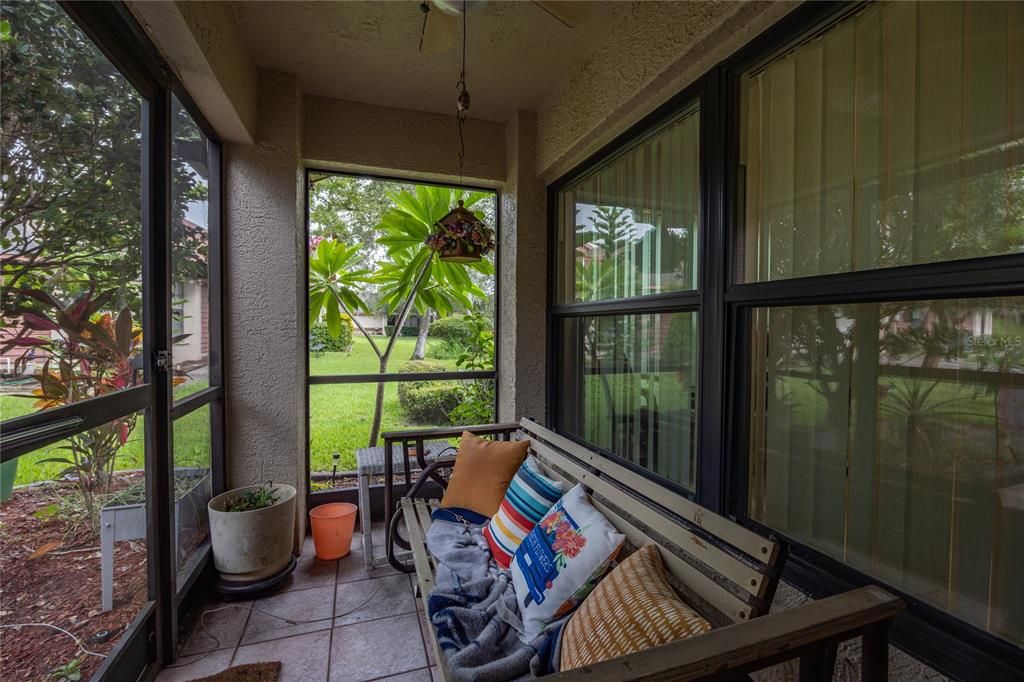 For Sale: $230,000 (2 beds, 2 baths, 1096 Square Feet)