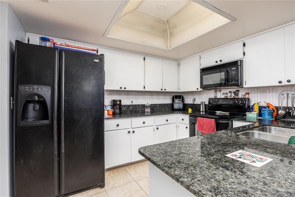 For Sale: $230,000 (2 beds, 2 baths, 1096 Square Feet)