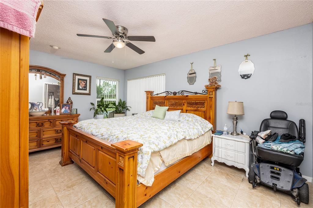 For Sale: $230,000 (2 beds, 2 baths, 1096 Square Feet)