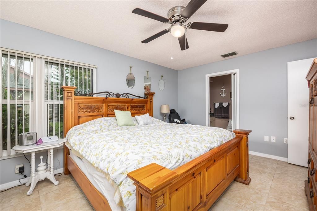 For Sale: $230,000 (2 beds, 2 baths, 1096 Square Feet)