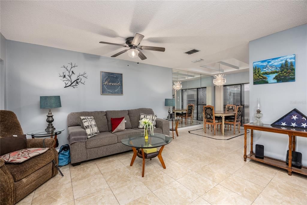 For Sale: $230,000 (2 beds, 2 baths, 1096 Square Feet)