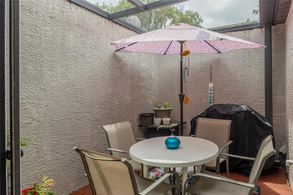 For Sale: $230,000 (2 beds, 2 baths, 1096 Square Feet)