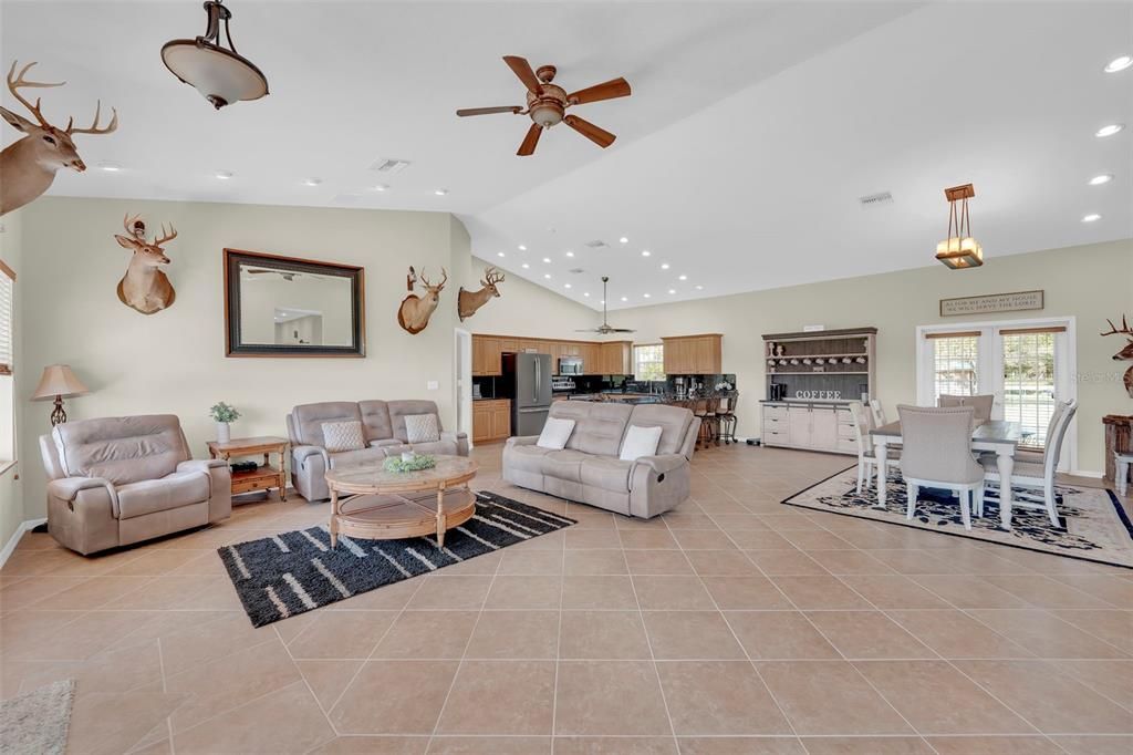 На продажу: $875,000 (3 спален, 2 ванн, 1947 Квадратных фут)