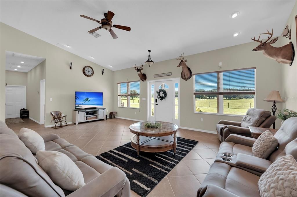 На продажу: $875,000 (3 спален, 2 ванн, 1947 Квадратных фут)