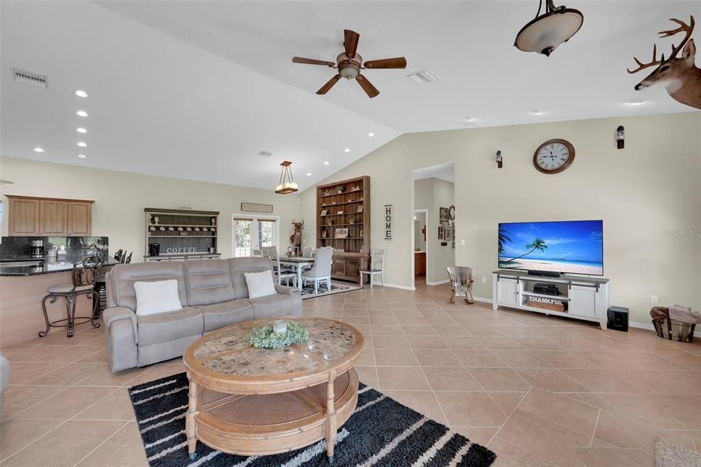 На продажу: $875,000 (3 спален, 2 ванн, 1947 Квадратных фут)