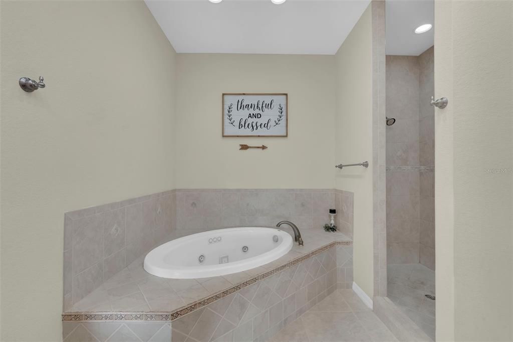 На продажу: $875,000 (3 спален, 2 ванн, 1947 Квадратных фут)