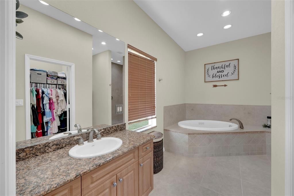 На продажу: $875,000 (3 спален, 2 ванн, 1947 Квадратных фут)