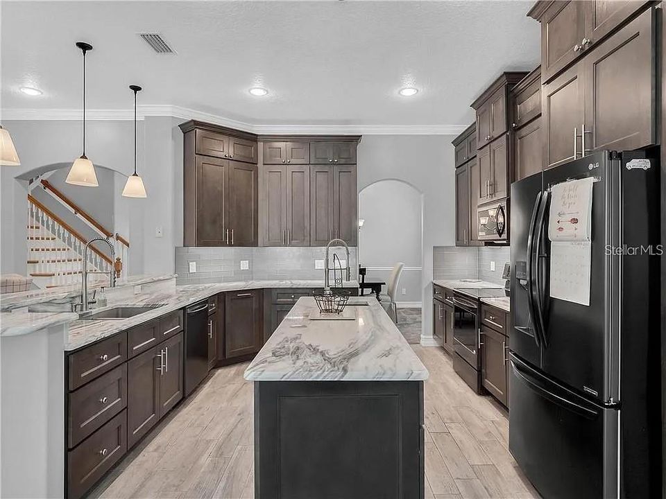 For Sale: $1,398,494 (6 beds, 5 baths, 4814 Square Feet)