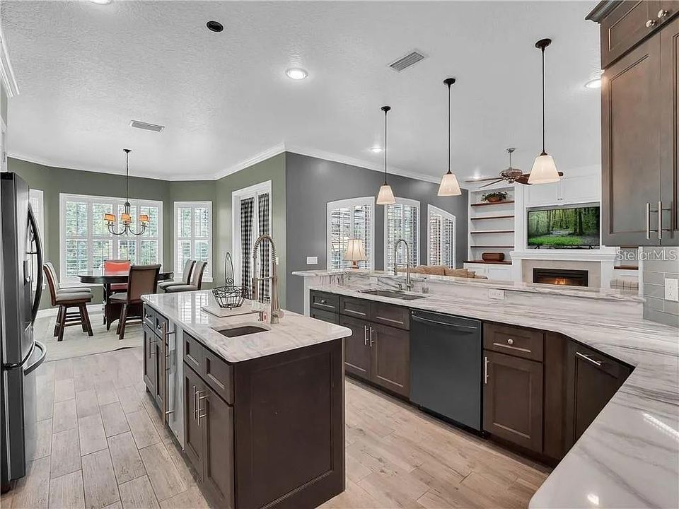 For Sale: $1,398,494 (6 beds, 5 baths, 4814 Square Feet)