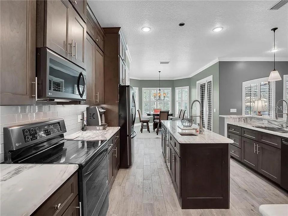 For Sale: $1,398,494 (6 beds, 5 baths, 4814 Square Feet)