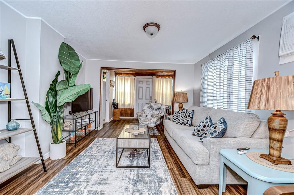 En Venta: $549,000 (3 camas, 0 baños, 1893 Pies cuadrados)