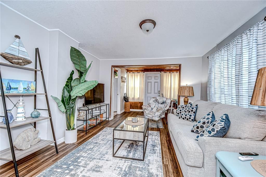 En Venta: $549,000 (3 camas, 0 baños, 1893 Pies cuadrados)