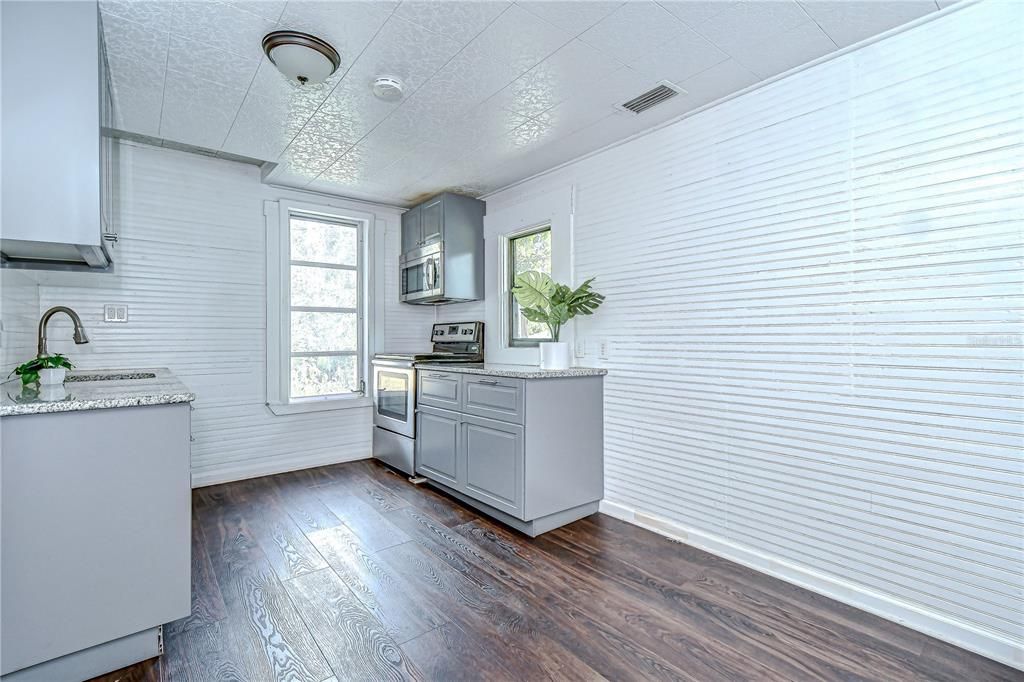 En Venta: $549,000 (3 camas, 0 baños, 1893 Pies cuadrados)