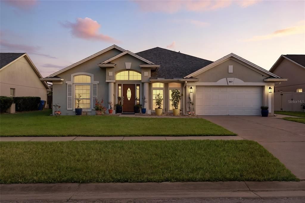 Recently Sold: $450,000 (4 beds, 2 baths, 2044 Square Feet)