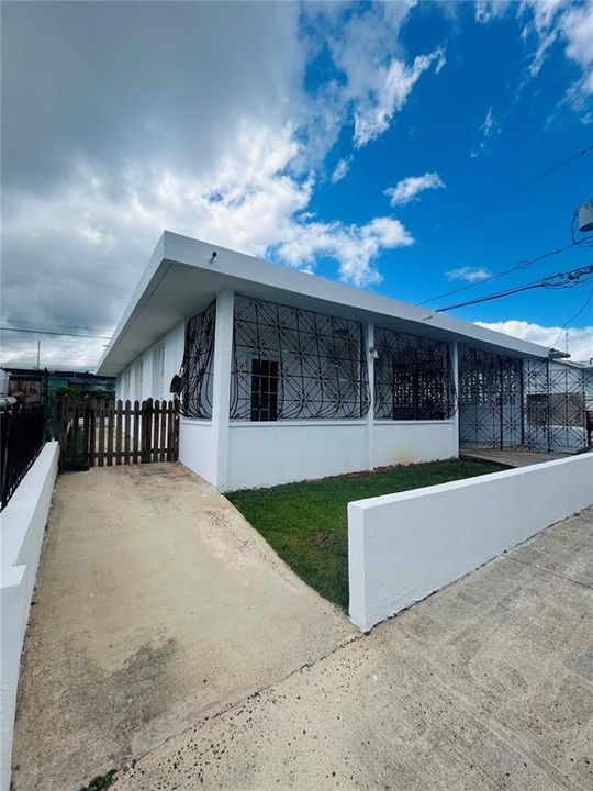 待售: $185,000 (4 贝兹, 0 浴室, 1300 平方英尺)