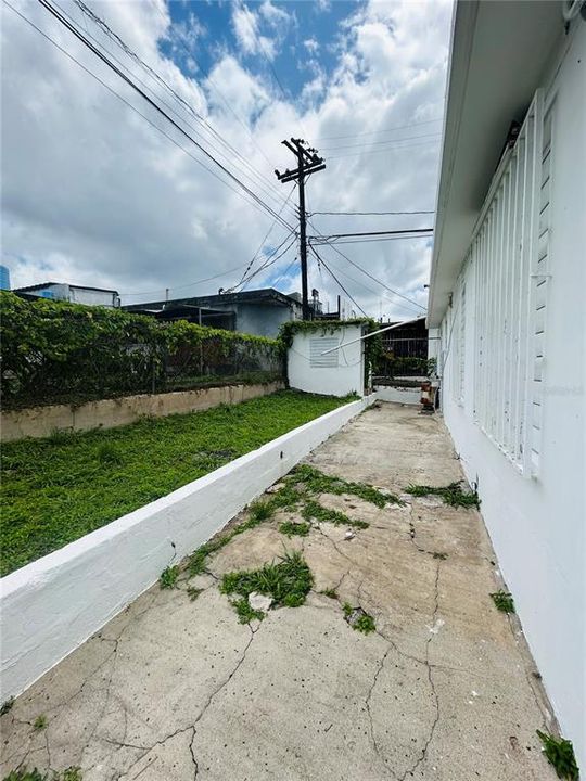 待售: $185,000 (4 贝兹, 0 浴室, 1300 平方英尺)