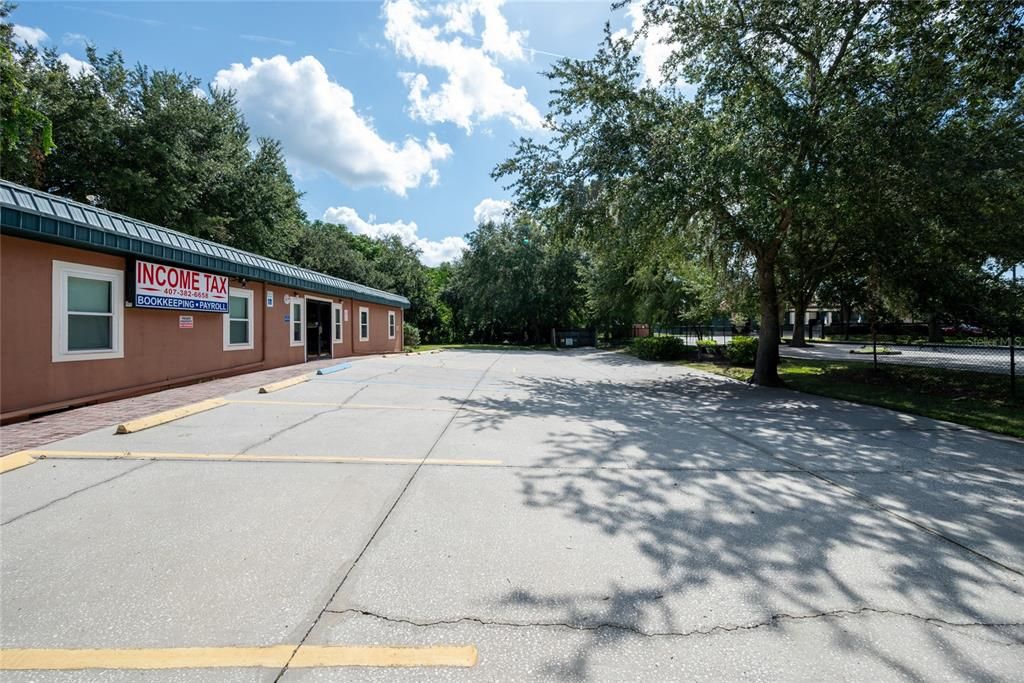 For Sale: $725,000 (8 beds, 3 baths, 2590 Square Feet)