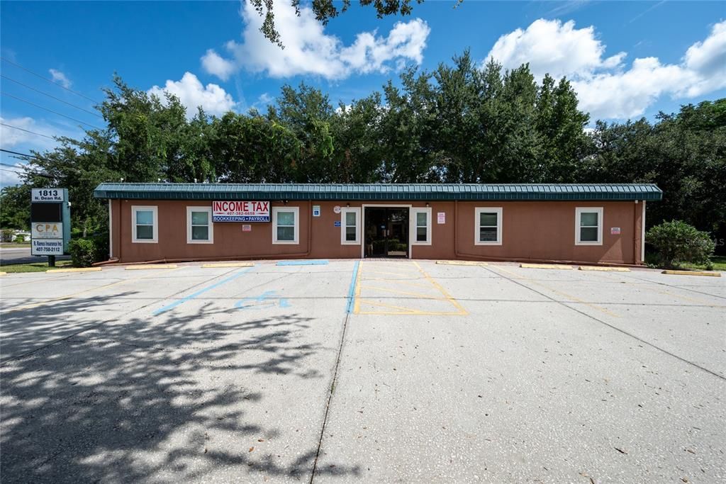 For Sale: $725,000 (8 beds, 3 baths, 2590 Square Feet)