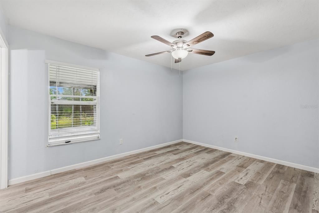 Active With Contract: $274,900 (3 beds, 2 baths, 1282 Square Feet)