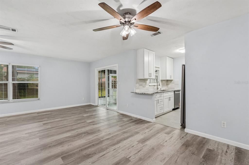 Active With Contract: $274,900 (3 beds, 2 baths, 1282 Square Feet)