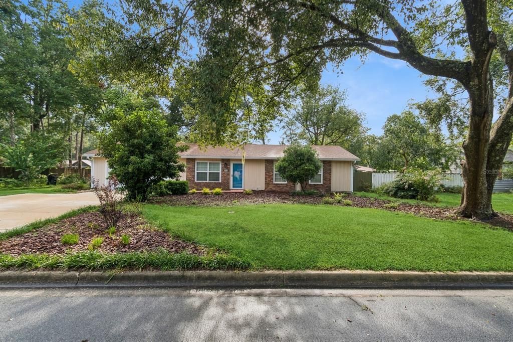 Active With Contract: $274,900 (3 beds, 2 baths, 1282 Square Feet)