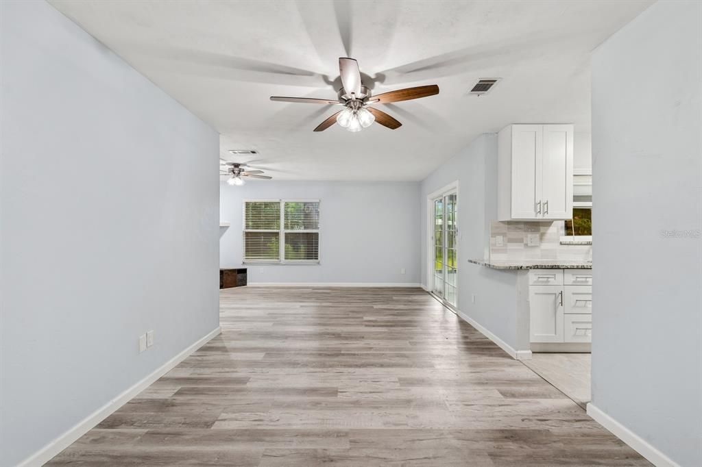 Active With Contract: $274,900 (3 beds, 2 baths, 1282 Square Feet)