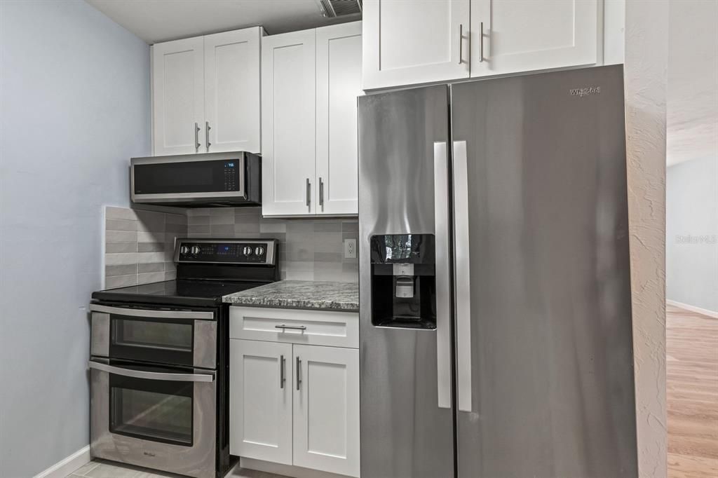 Active With Contract: $274,900 (3 beds, 2 baths, 1282 Square Feet)