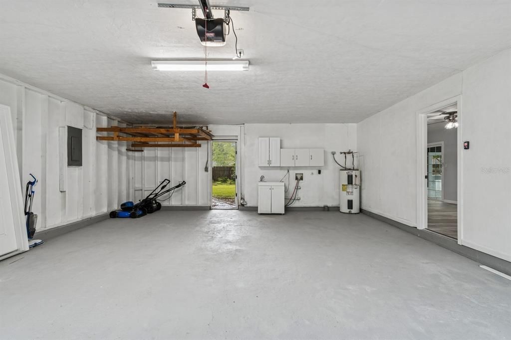 Active With Contract: $274,900 (3 beds, 2 baths, 1282 Square Feet)