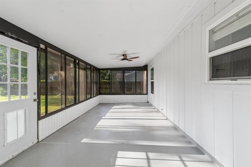 Active With Contract: $274,900 (3 beds, 2 baths, 1282 Square Feet)