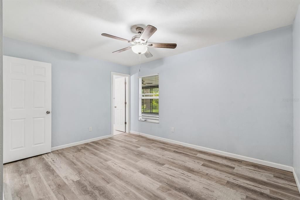 Active With Contract: $274,900 (3 beds, 2 baths, 1282 Square Feet)