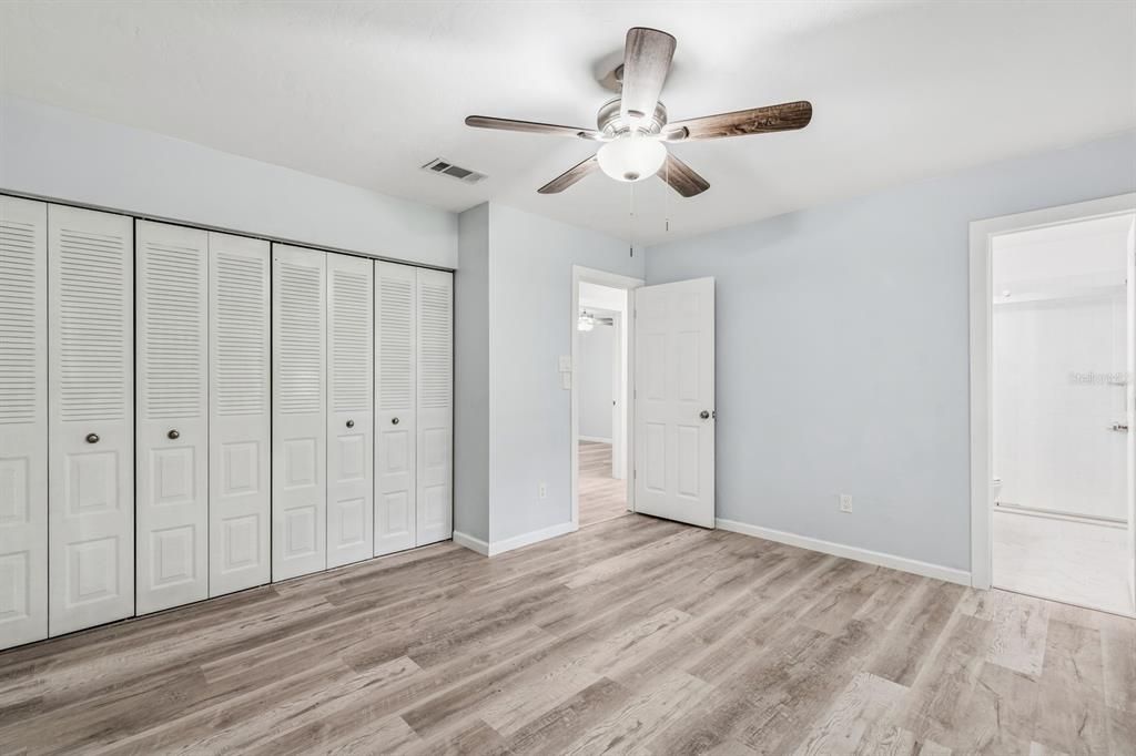 Active With Contract: $274,900 (3 beds, 2 baths, 1282 Square Feet)