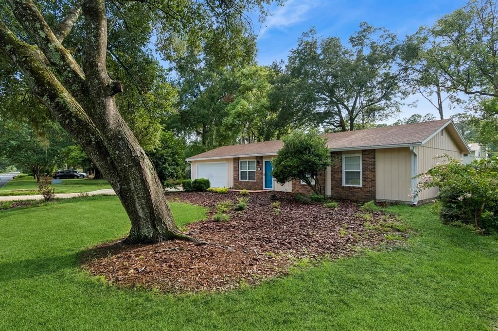 Active With Contract: $274,900 (3 beds, 2 baths, 1282 Square Feet)