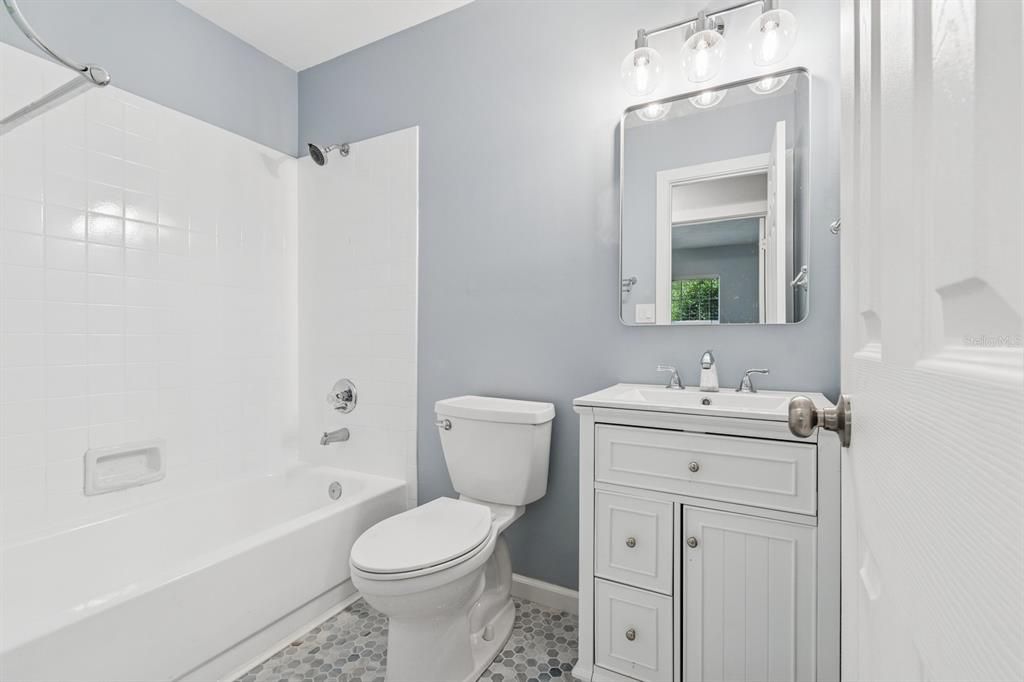 Active With Contract: $274,900 (3 beds, 2 baths, 1282 Square Feet)