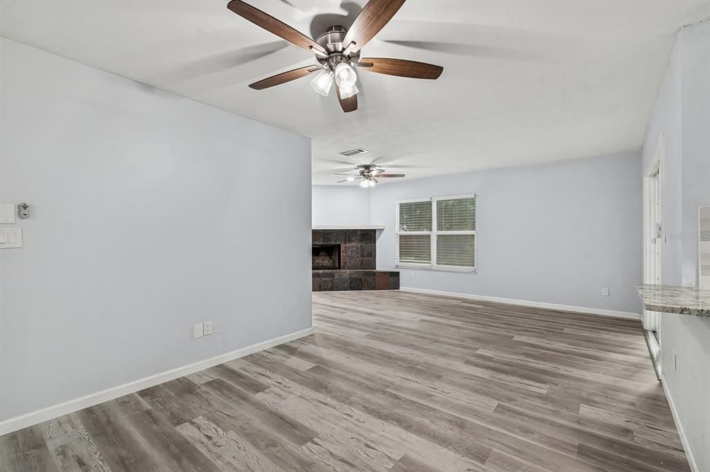 Active With Contract: $274,900 (3 beds, 2 baths, 1282 Square Feet)
