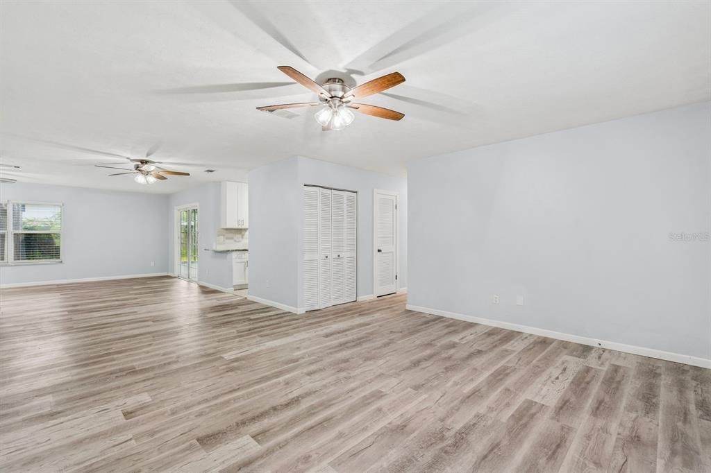 Active With Contract: $274,900 (3 beds, 2 baths, 1282 Square Feet)