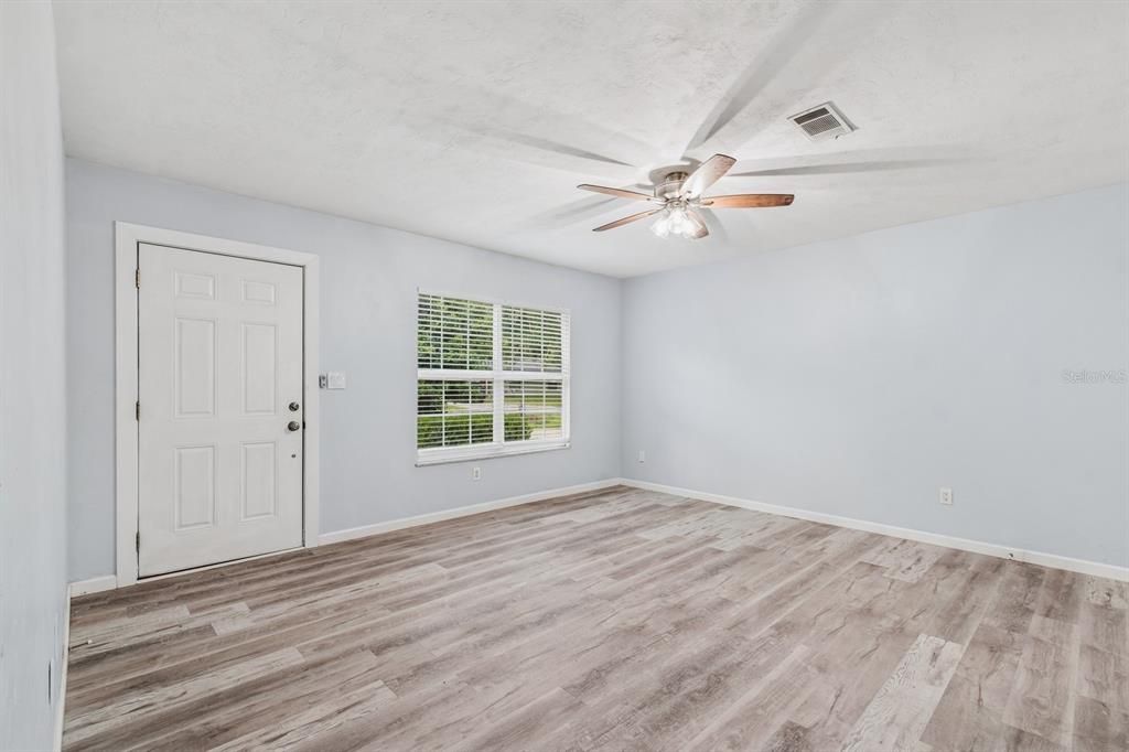 Active With Contract: $274,900 (3 beds, 2 baths, 1282 Square Feet)