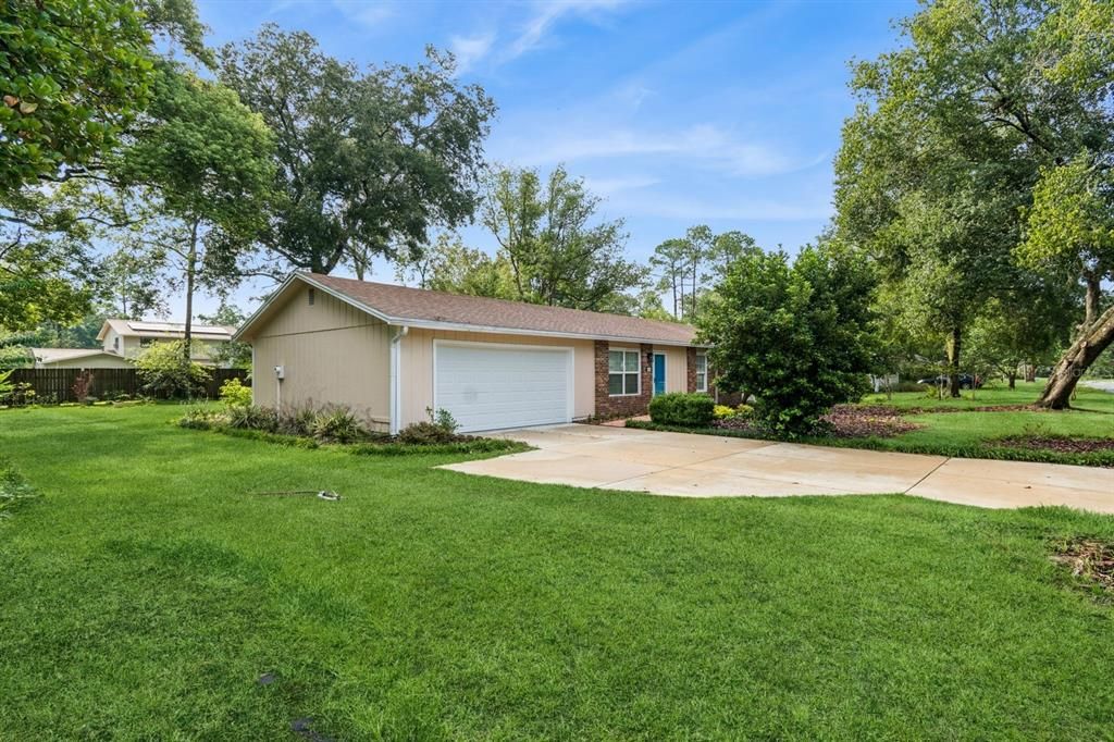 Active With Contract: $274,900 (3 beds, 2 baths, 1282 Square Feet)