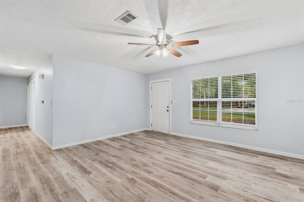 Active With Contract: $274,900 (3 beds, 2 baths, 1282 Square Feet)